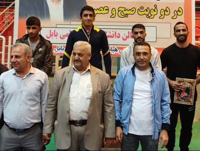 برنز پیکارهای کشتی آزاد قهرمانی مازندران بر گردن ورزشکار محمودآبادی