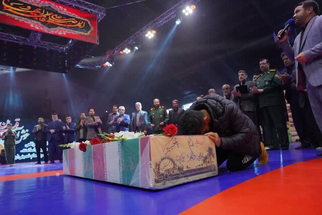 ادای احترام گوش شکستهها به قهرمان وطن/ اهدای مدال طلای کشتی ارتشهای جهان به شهیدگمنام