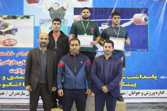 محمودآباد بر سکوی سومی وزنه برداری نوجوانان مازندران ایستاد