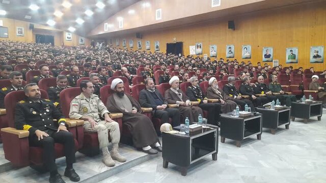 لزوم تقویت ویژگیهای فرهنگی و معنوی همراه با آموزش برای دانشجویان افسری