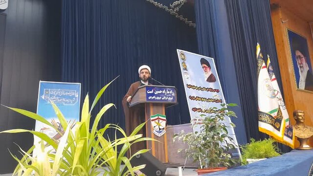 لزوم تقویت ویژگیهای فرهنگی و معنوی همراه با آموزش برای دانشجویان افسری