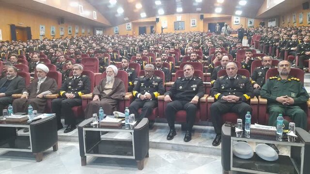 لزوم تقویت ویژگیهای فرهنگی و معنوی همراه با آموزش برای دانشجویان افسری