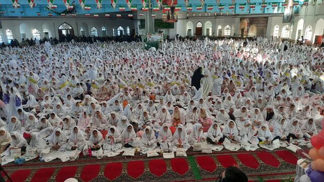 جشن تکلیف ۲ هزار نفری دانش آموزان دختر آملی برگزار شد