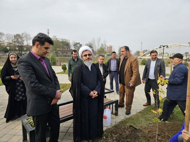 آملیها با کاشت نهال به استقبال برنامههای چهل ودومین سالگرد حماسه ششم بهمن رفتند