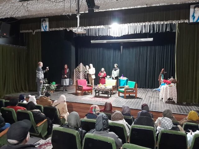 «آخرین بار کِی مادرت را بوسیدی؟» تئاتری برای سالمندان «آخرین بار کِی مادرت را بوسیدی؟» تئاتری برای سالمندان