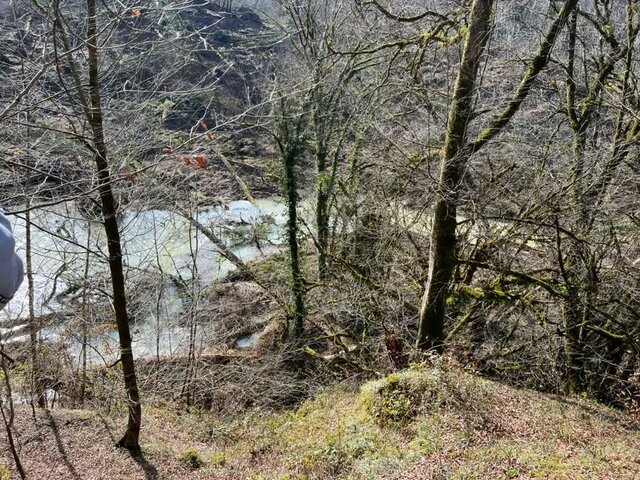 رانش در جنگلهای تنکابن موجب مسدود شدن راه ورودی رودخانه شد