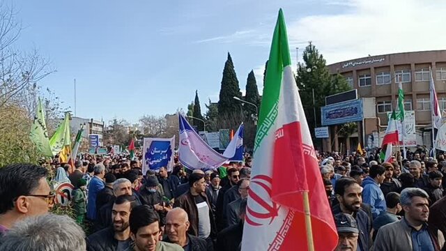 استکبارستیزی مردم ساری در راهپیمایی ۲۲ بهمن