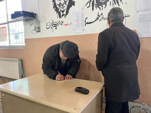 حضور پر شور و شعور مردم شهرستان نور در پای صندوقهای رای