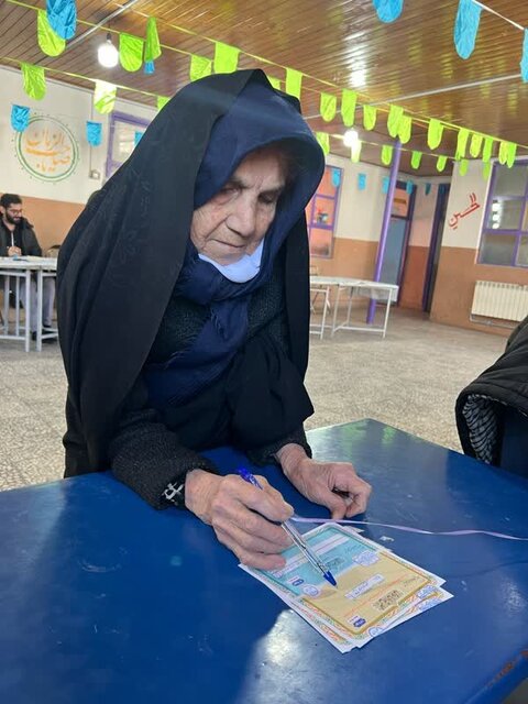 حضور پر شور و شعور مردم شهرستان نور در پای صندوقهای رای