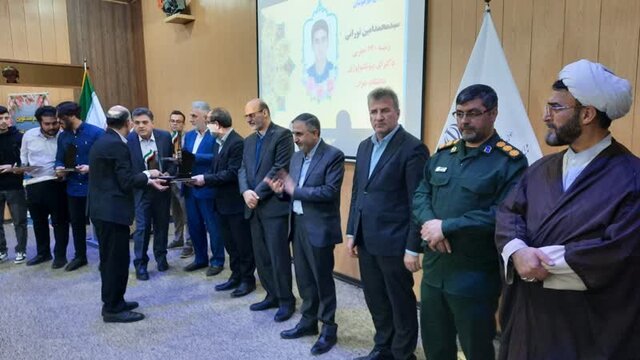 نخبگان علمی و المپیاد دانشآموزی آملی تجلیل شدند