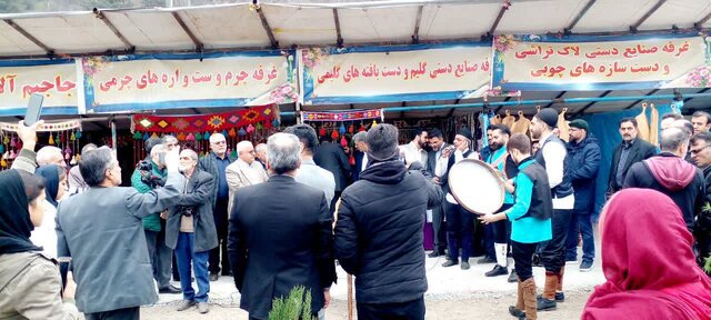دورهمی عیدانه هنرمندان و مسافران در نوروزگاه سوادکوهیها