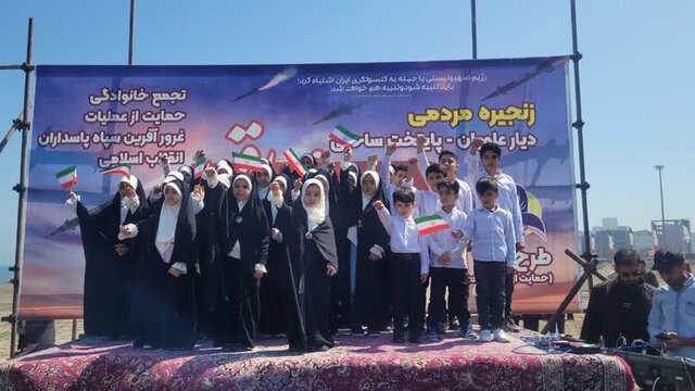 زنجیره مردمی در ساحل شهرستان نور تشکیل شد