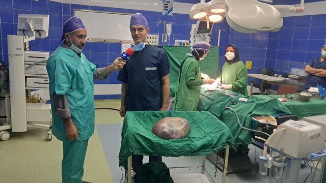 خارج کردن توده ۱۸ کیلویی از شکم بانوی بهشهری با یک عمل جراحی موفق خارج کردن توده ۱۸ کیلویی از شکم بانوی بهشهری با یک عمل جراحی موفق