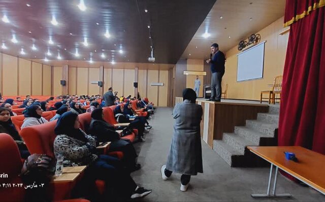 نخستین کارسوق سواد رسانهای ویژه دانش آموزان درآمل برگزار شد