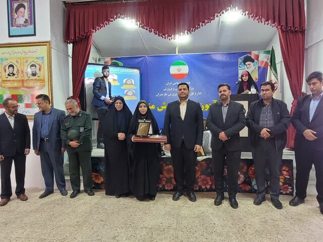 معلمان مدیران تراز انقلاب تربیت کنند