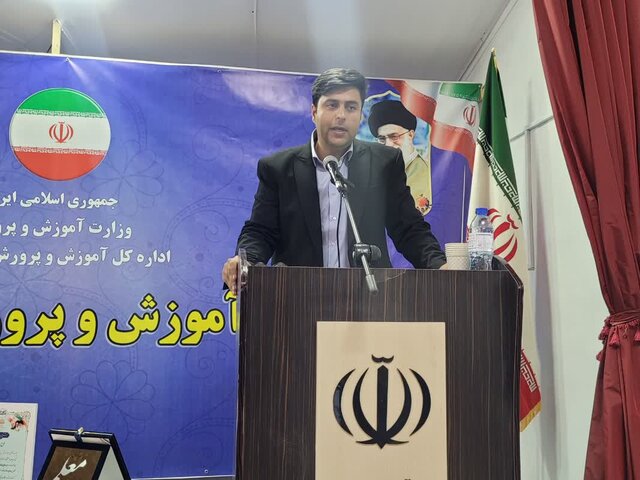 معلمان مدیران تراز انقلاب تربیت کنند