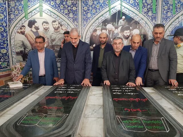 برای حفظ اسلام روحانیون در میدان باشند و با جان خود دفاع کنند