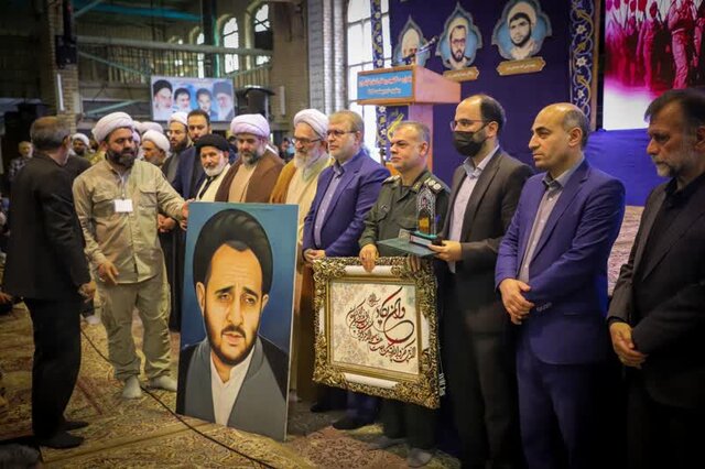 برای حفظ اسلام روحانیون در میدان باشند و با جان خود دفاع کنند