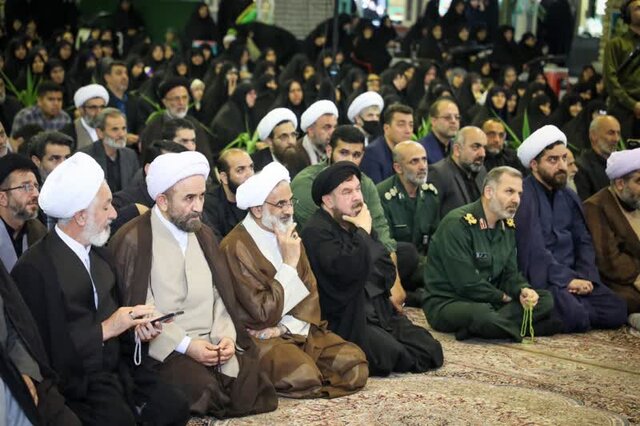 برای حفظ اسلام روحانیون در میدان باشند و با جان خود دفاع کنند