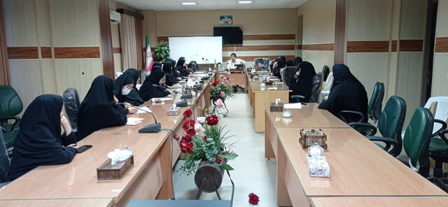 تبدیل یقین به شک از مؤلفههای جنگ نرم است