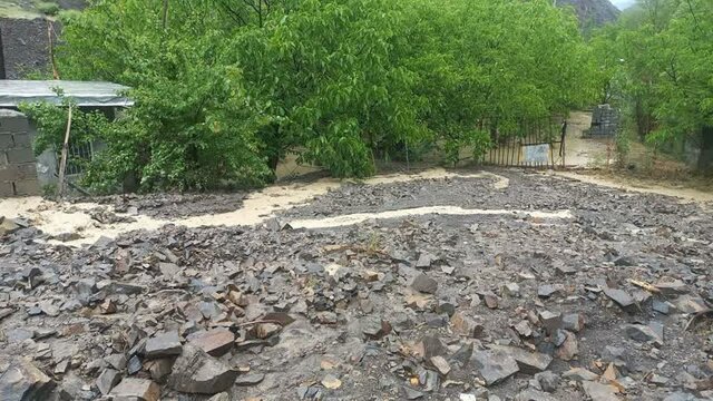 مسیرهای گرفتار سیلاب در بلده بازگشایی شدند