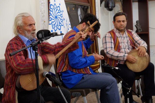 «اسحاقی»، حافظ و میراثدارِ مکتب خنیاگری «اسحاقی»، حافظ و میراثدارِ مکتب خنیاگری