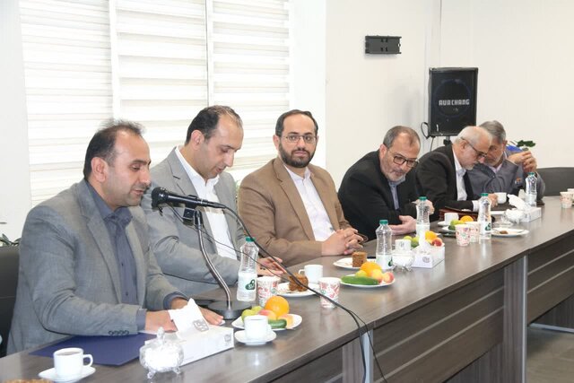 واحدهای صنعتی نباید برای دریافت مطالبات تولیداتشان درگیر سیاست بازیها شوند