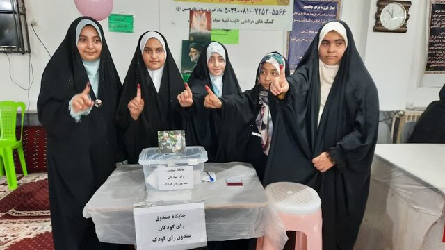 حضور نمادین دهه نودیهای آمل پای صندوقهای رای