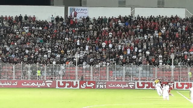 اتوبوس بازیکنان بدون VAR به ورزشگاه وطنی قائمشهر رسید!