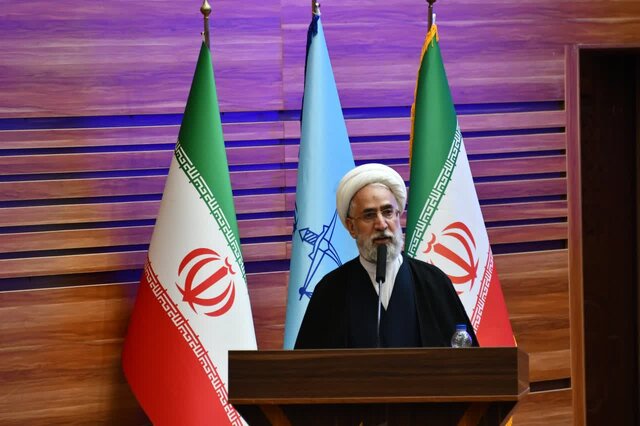 عکس آرشیوی است دستگاهها در کاهش نشر اکاذیب در جامعه همکاری کنند