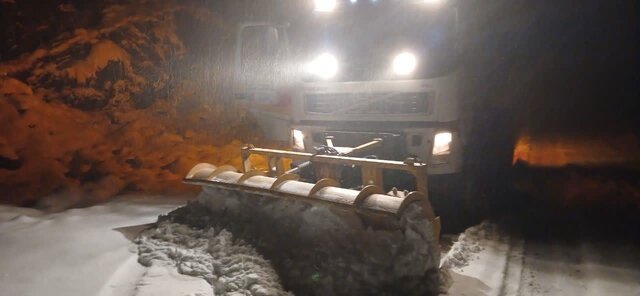 بارش برف محدوده سیاهسنگ به بلده را مسدود کرد