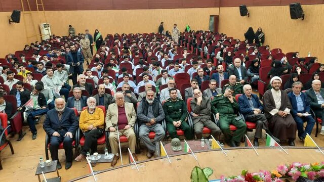 دانش آموزان آملی یاد ۱۵۶ دانشآموز را گرامی داشتند