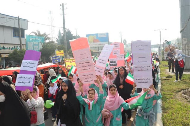 حضور دشمن‌شکن دانش آموزان محمودآبادی در راهپیمایی ۱۳ آبان