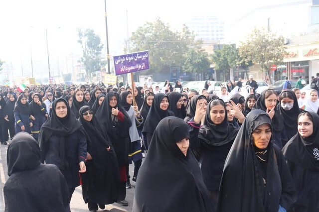 حضور دشمن‌شکن دانش آموزان محمودآبادی در راهپیمایی ۱۳ آبان