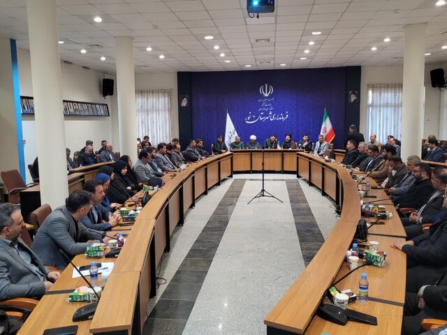 گلایه فرماندار شهرستان نور از مدیرانی که در خدمت رسانی تعلل میکنند