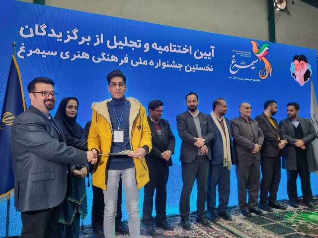 هنرمندان برای بیداری ملتها به میدان بیایند