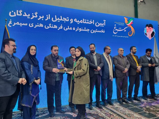 هنرمندان برای بیداری ملتها به میدان بیایند