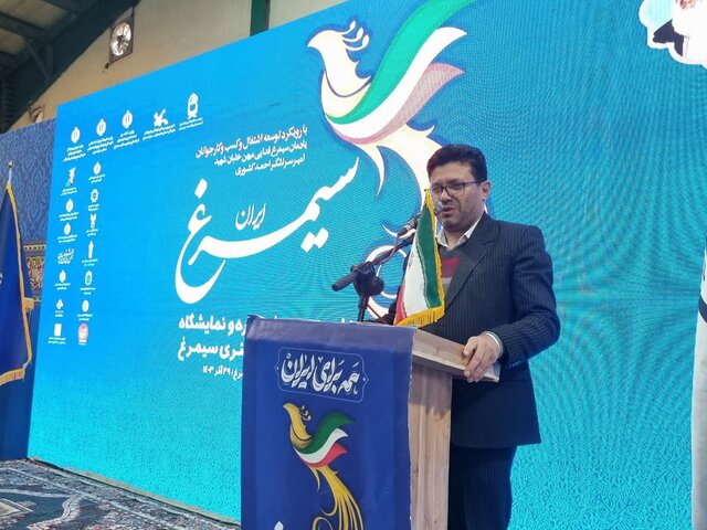 هنرمندان برای بیداری ملتها به میدان بیایند