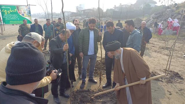 کسب مقام اول کشوری دانش آموزان در طرح نهالکاری «در سایه پدر»