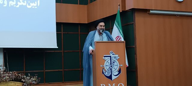 مسئولان باید در جلسات خصوصی مورد نقد قرار گیرند مسئولان باید در جلسات خصوصی مورد نقد قرار گیرند