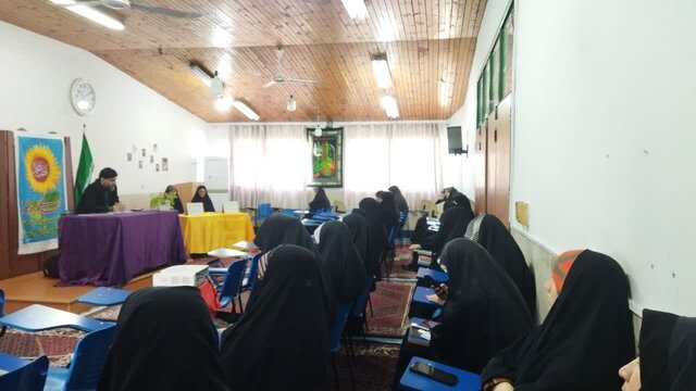 کرسی آزاداندیشی در مدرسه علمیه تخصصی الزهرا) س(ساری برگزار شد