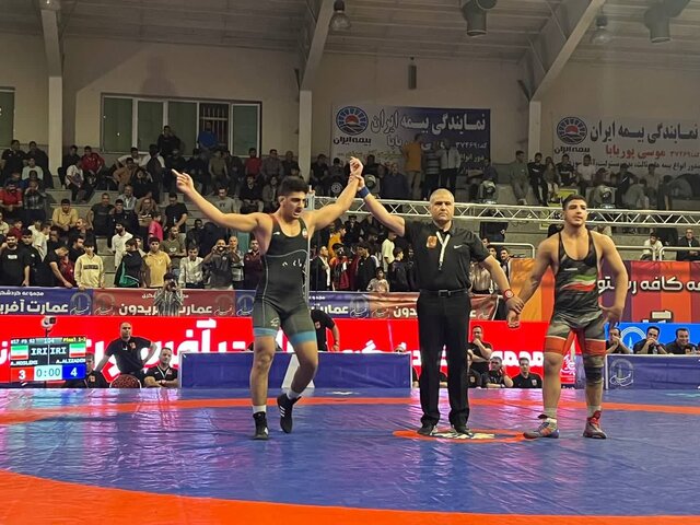 جام قهرمانی مسابقات بین المللی کشتی جام موحد به ایران رسید