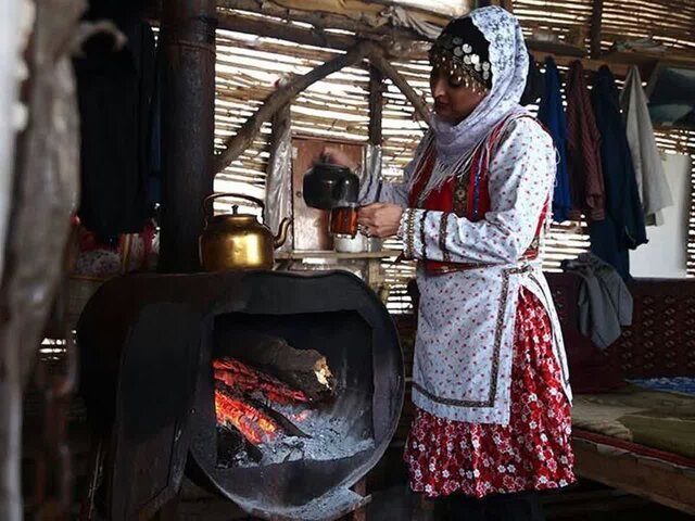 الگوی اصیل و واقعی لباس مازندرانی را تغییر ندهیم