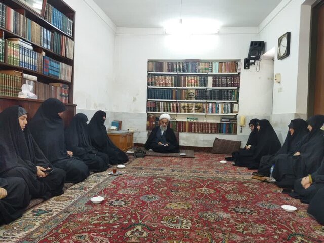 حجاب نماد و مبلغ ارزشهای اسلامی است