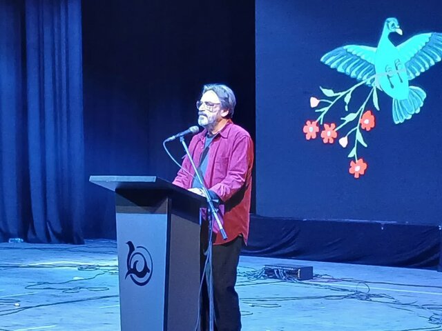 آنچه به ما قدرت میدهد تا سرمان را در دنیا بلند کنیم تکیه بر فرهنگ است