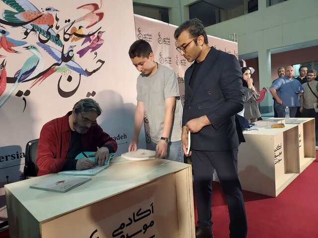 آنچه به ما قدرت میدهد تا سرمان را در دنیا بلند کنیم تکیه بر فرهنگ است