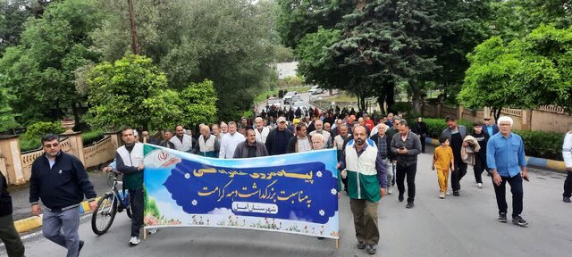 حضور شهروندان آملی در همایش پیاده‌روی خانوادگی