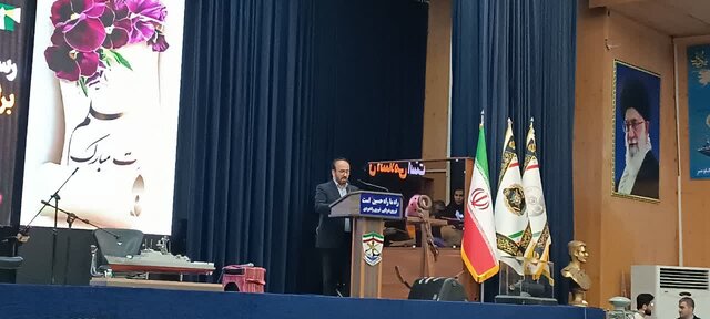 معلمان عامل همبستگی و ترویج کار جمعی هستند