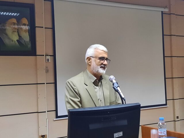 نیمی از مسئولیتهای استان برعهده زنان و جوانان باشد