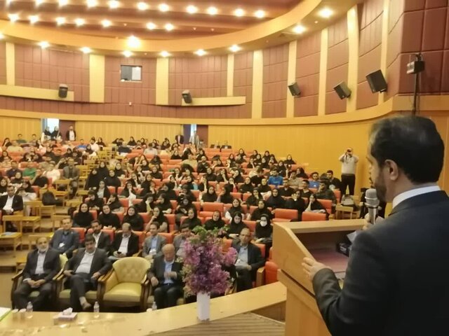 صدای نخبگان و جوانان دانشگاهی با انتظارات متفاوت باید شنیده شود